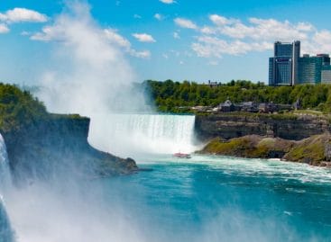 Cascate del Niagara, stato di emergenza: 1 milione di turisti per l’eclissi
