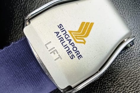 Cinture allacciate, Singapore Airlines rivede le regole anti-turbolenze