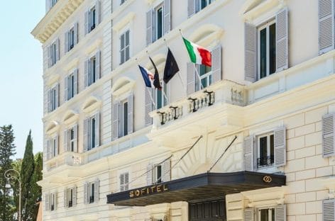 Al fondo francese Extendam l’hotel Sofitel Rome Villa Borghese