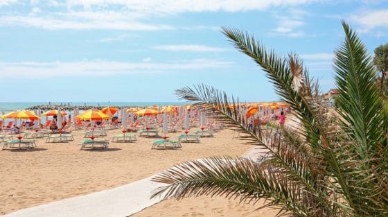 Spiagge “inaccessibili” tra rincari e numero chiuso