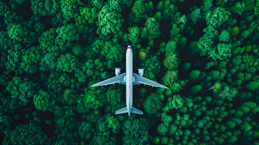 voli-green-saf decarbonizzazione aviazione verde biofuel netzero sostenibilità ai da adobe