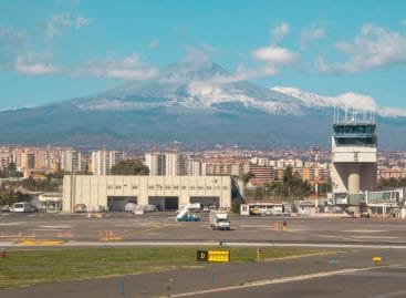 Etna in eruzione, chiuso l’aeroporto di Catania