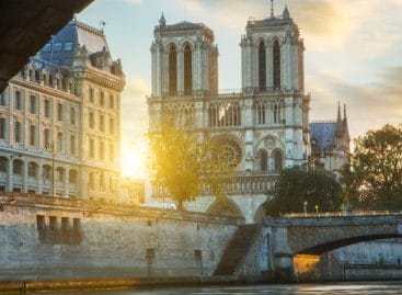 Parigi, l’ingresso a Notre-Dame resterà gratuito