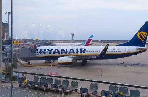 C’era una volta super Ryanair: utili dimezzati