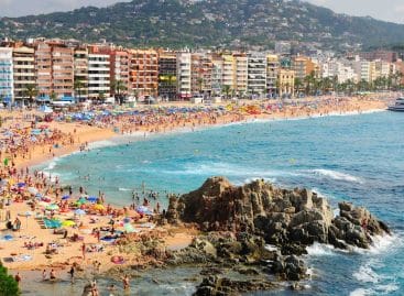 Overtourism, top 10 delle località più affollate: prima Lloret de Mar