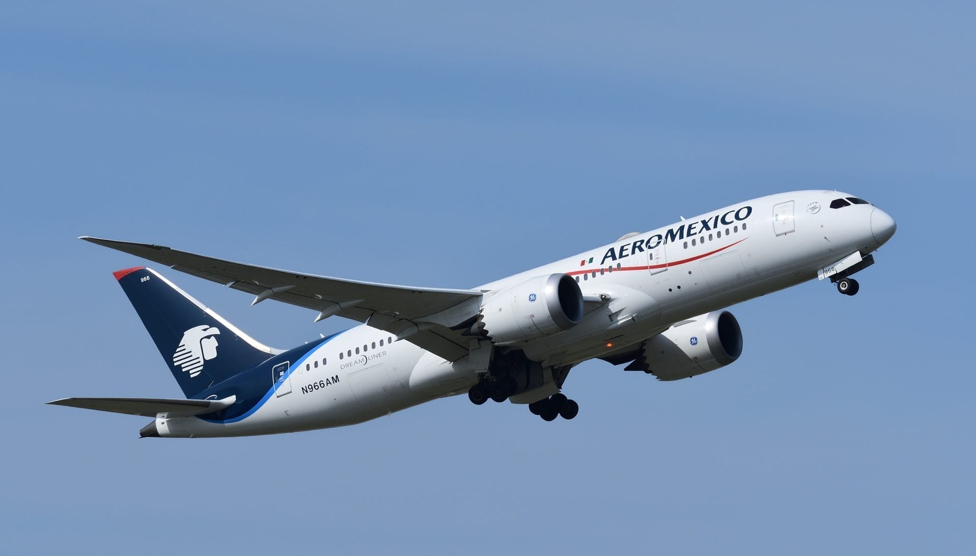 Aeromexico da Adobe