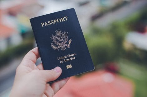 E intanto negli Usa il passaporto si rinnova online