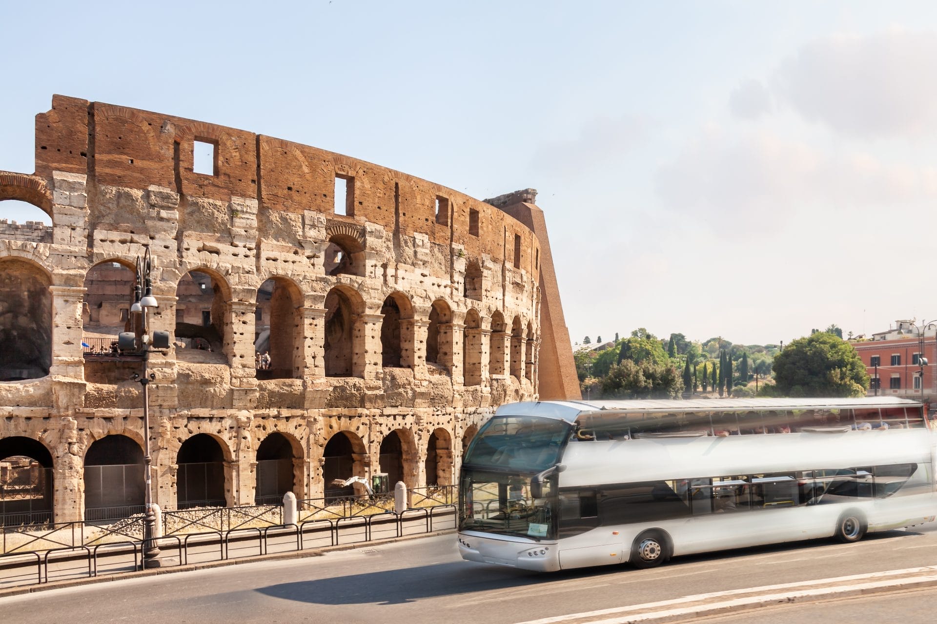 bus turistico Roma adobe