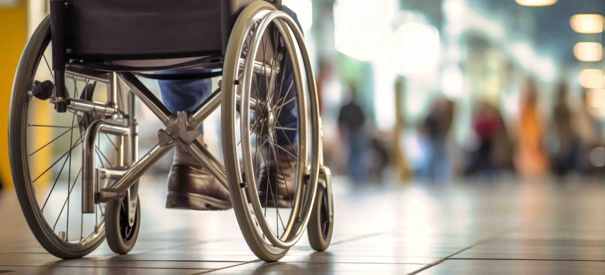 Disabili, vademecum per chi viaggia in aereo: cosa fare e cosa sapere