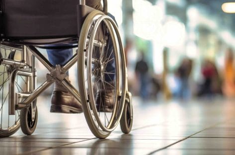 Disabili, vademecum per chi viaggia in aereo: cosa fare e cosa sapere