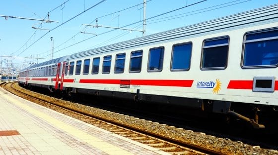 Trenitalia spinge sugli Intercity con il claim “Liberi di viaggiare”