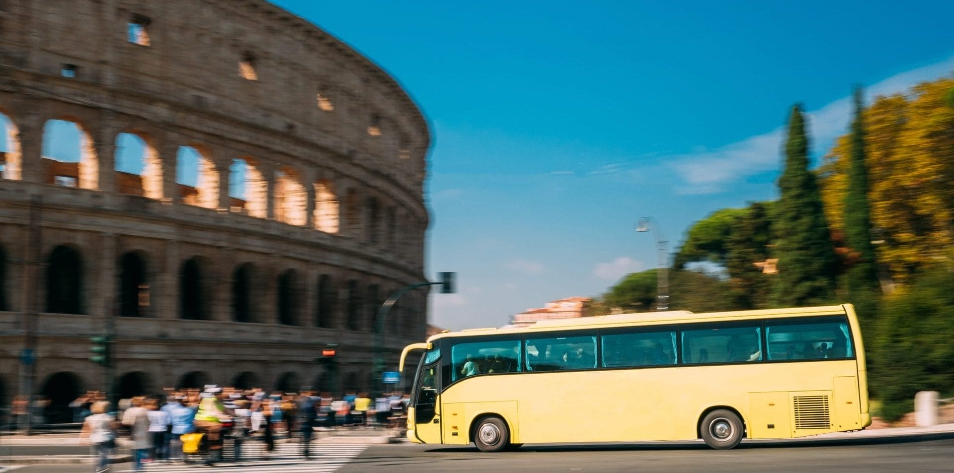 bus turistico Roma adobe