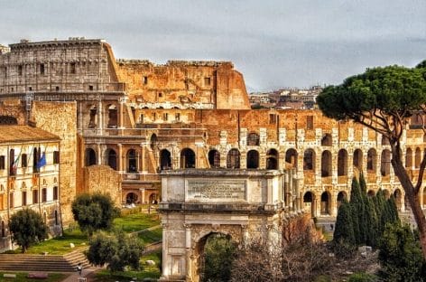 Roma, soggiorno indimenticabile a Palazzo Manfredi con vista Colosseo