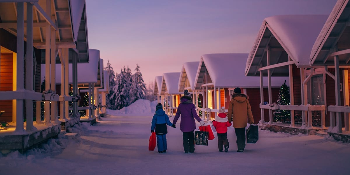 Santa Claus Holiday Village in Rovaniemi Lapland Finland (1)(1) giver uff st