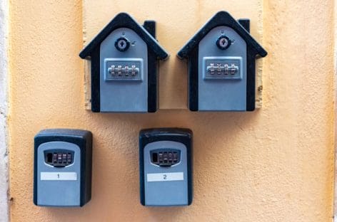 Key box, i property manager: «Basta al vandalismo»