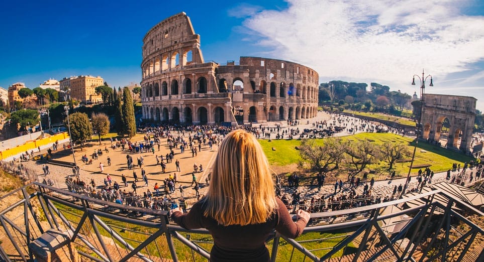 roma-turisti-colosseo adobe