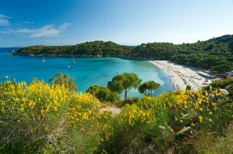 Elba si rialza dal nubifragio. E guarda all’estate