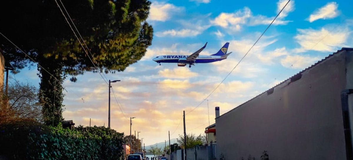 Ryanair ricatta la Sardegna: «Meno voli senza taglio delle tasse»