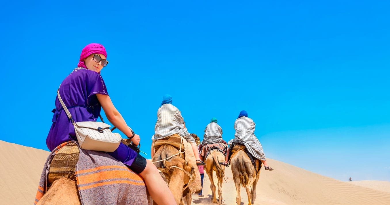 tunisia deserto cammelli adobe