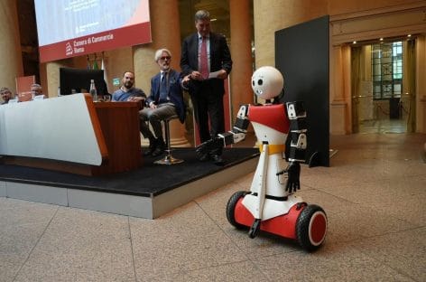 Ave Adriano: a Roma il primo robot negli infopoint per turisti